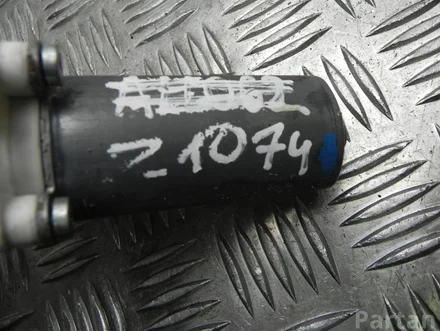 Mercedes-Benz A 203 720 30 46 / A2037203046 C-CLASS (W203) 2002 Fensterhebermotor vorne rechts