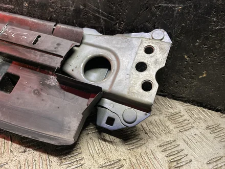 Toyota 16592-25030 / 1659225030 RAV 4 V 2020 Halter für Kühler
