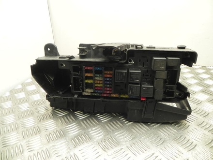 VOLVO 9494211 V70 II (SW) 2004 Fuse Box