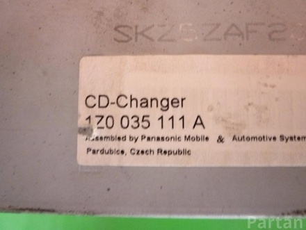 SKODA 1Z0 035 111 A / 1Z0035111A OCTAVIAII (1Z3) 2008 CD changer