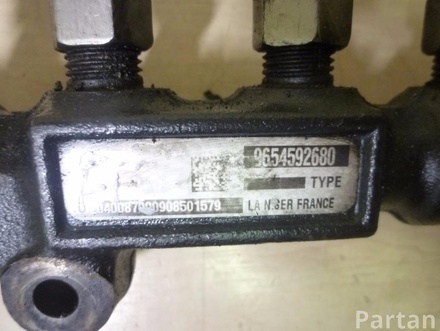 FORD 9654592680 FIESTA VI 2009 Fuel rail