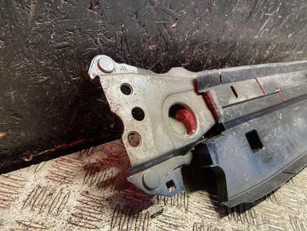 Toyota 16592-25030 / 1659225030 RAV 4 V 2020 Halter für Kühler