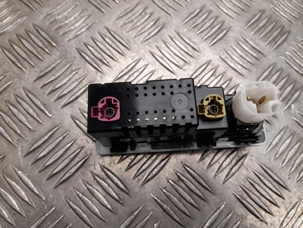 Jaguar L8B2-19E110-CC / L8B219E110CC I-PACE 2021 Input device