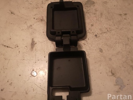 VOLVO V50 (MW) 2005 Armrest 