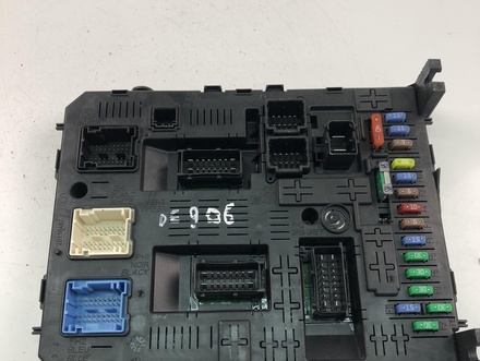 PEUGEOT 281197595 5008 2012 Fuse Box