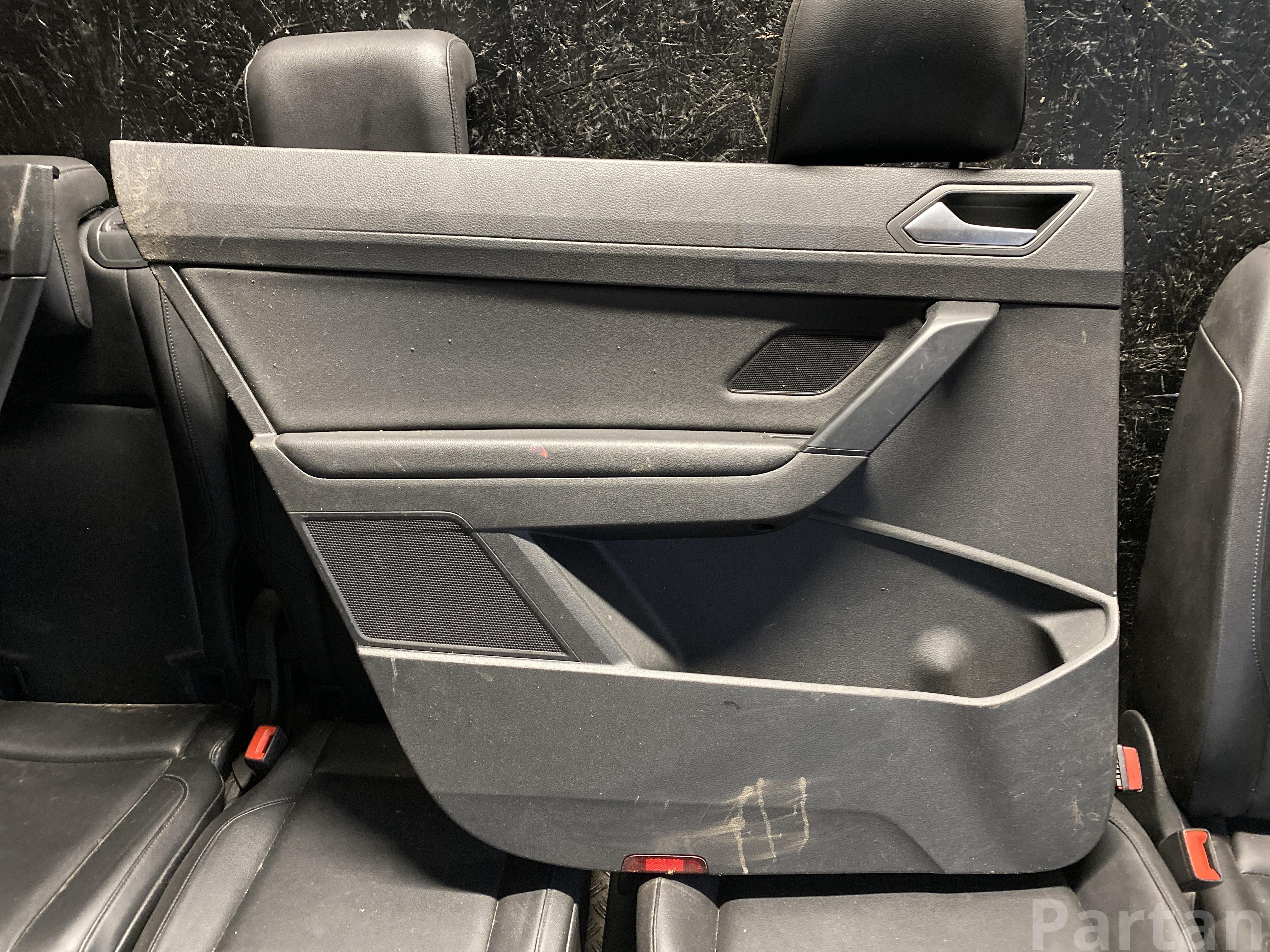 For VW Touran 2016 2017 Interior Accessories Armrest Rear Air Conditonnal  Vent Cover Trim AC Outlet Panel Decoration – zu niedrigen Preisen im